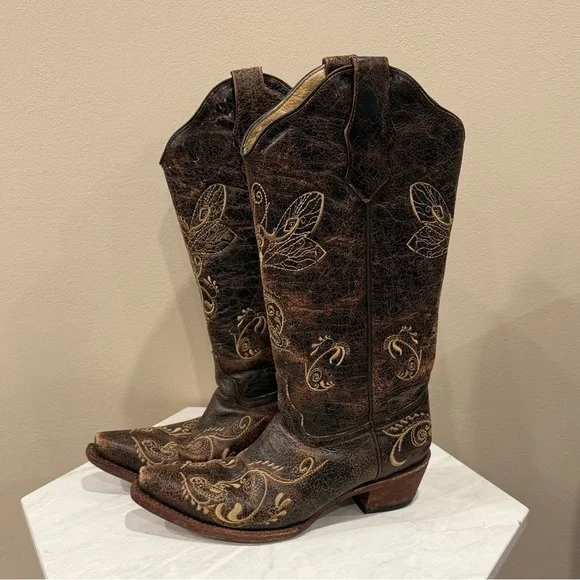 🔥Circle G Distressed Brown Embroidered Heeled Boots🔥 - Picture 2 of 7